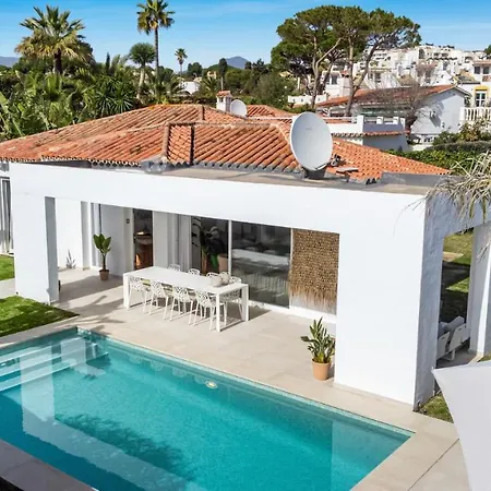 Holiday home Beachfront Casa Blanca Ref #31 *