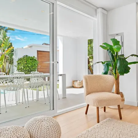 Beachfront Casa Blanca Ref #31 * Marbella
