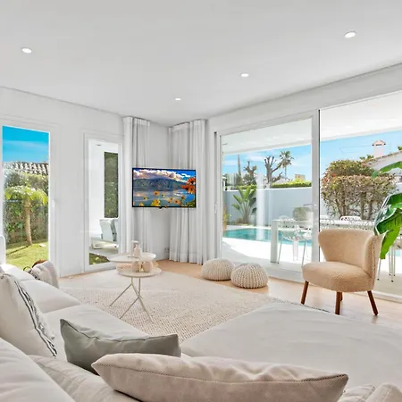 Beachfront Casa Blanca Ref #31 Holiday home *