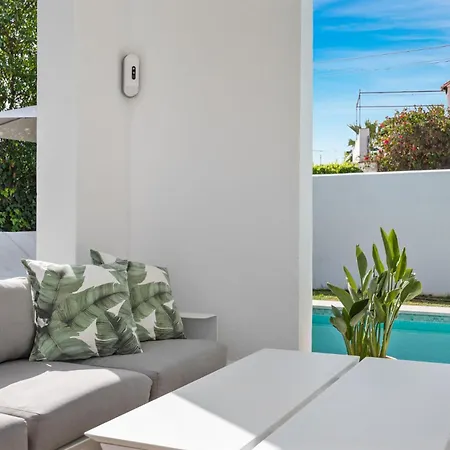 Holiday home Beachfront Casa Blanca Ref #31 *